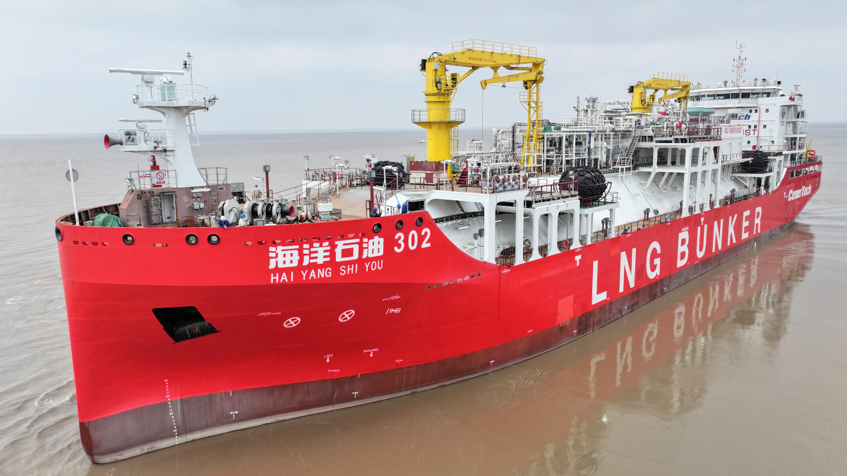 China puts first 12,000-cubic meter LNG refueling vessel into service