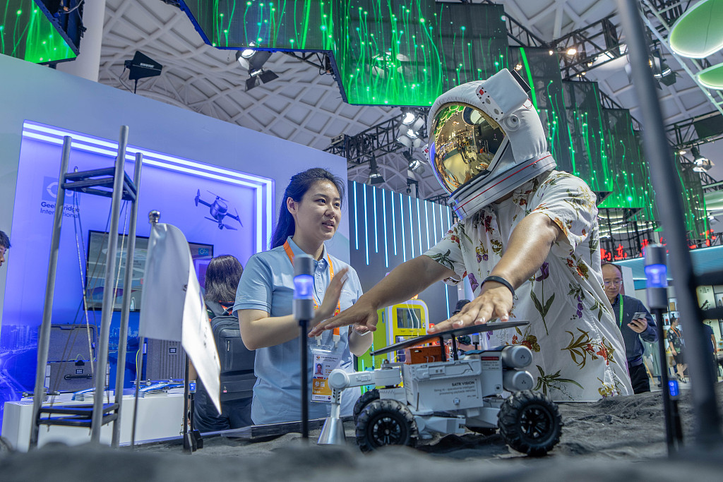 Cutting-edge technologies on display at Haikou expo