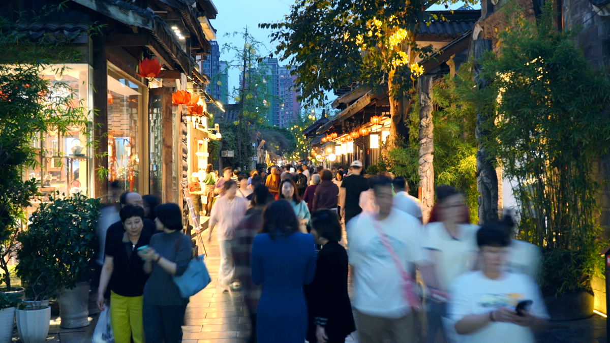 Time-lapse video captures Chengdu’s ancient alley in all its glory