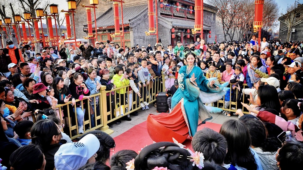 Qingming Festival holiday spurs national tourism boom