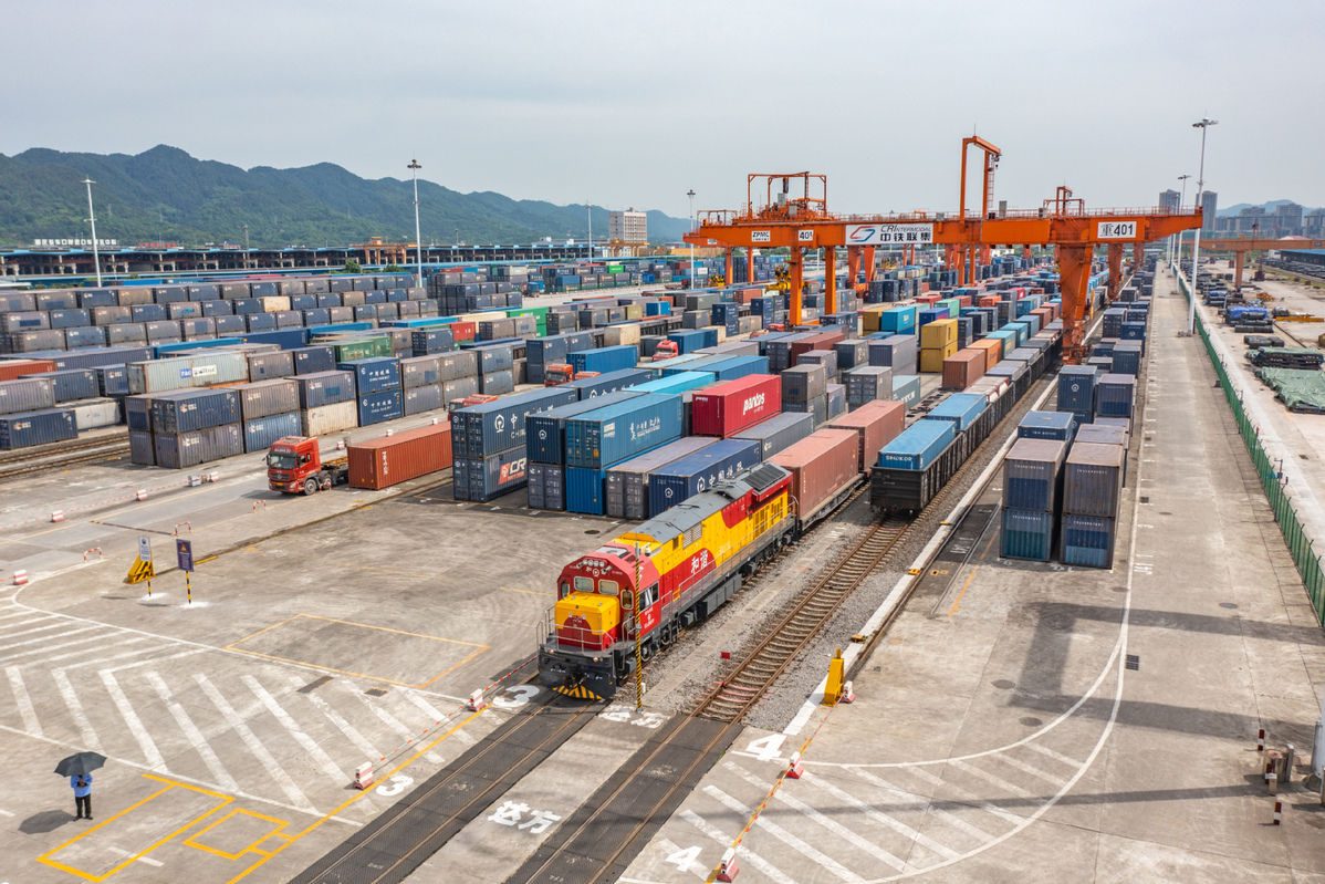 Chongqing intl land port bustles with cargo